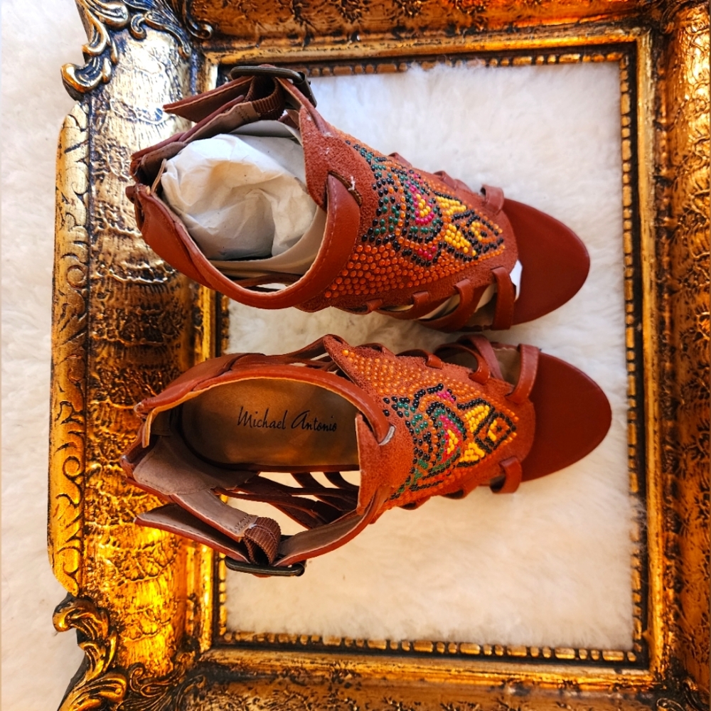 Beaded native American design patch Ankle Strap Heel Size 6 1/2 (P2)